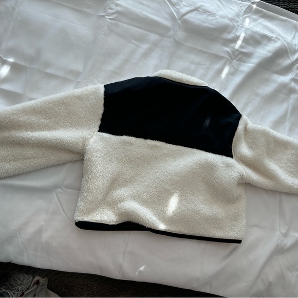 Nike Womens NSW 1/4-Zip Sherpa Fleece Crop Top - Picture 8 of 8